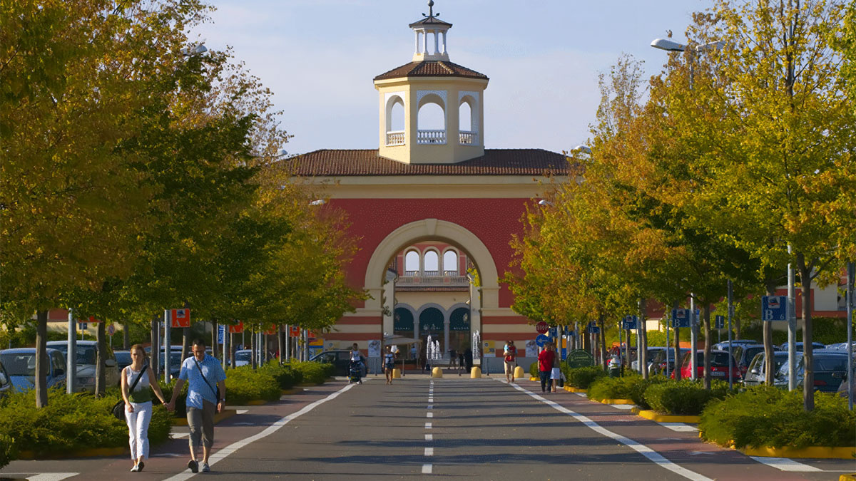 Serravalle entry boulevard